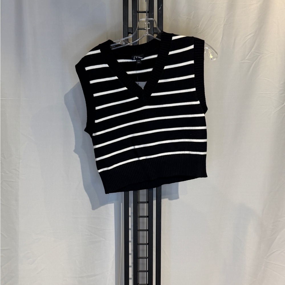 Art‎ Class Striped V-Neck Crop Top